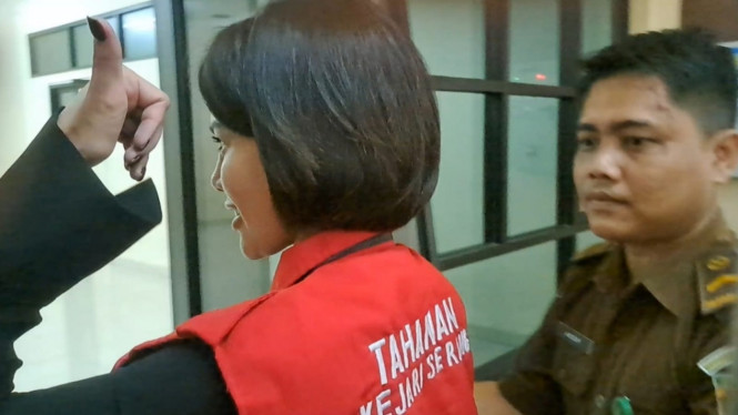 Intipseleb/Tiya Sukmawati