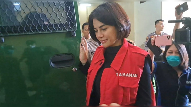 Intipseleb/Tiya Sukmawati