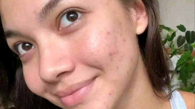 Instagram/@angelagilsha