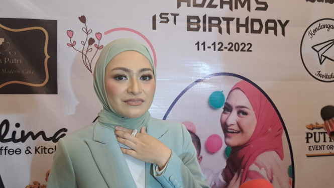 Intipseleb/Tiya Sukmawati