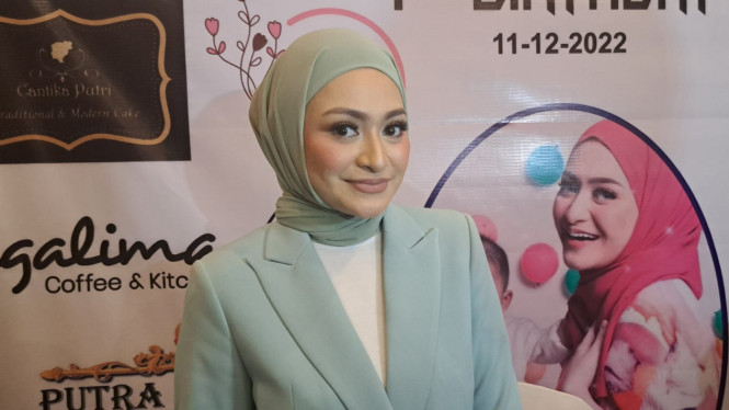 Intipseleb/Tiya Sukmawati