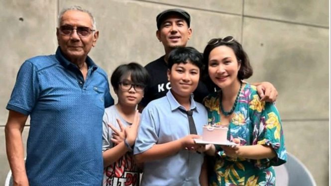 Ulang Tahun ke-43, Sabria Kono Dapat Hadiah Mahal dari Anak-anaknya