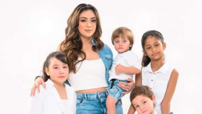 Instagram/Celine_Evangelista