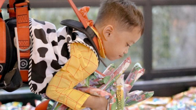 Instagram/@rachelvennya