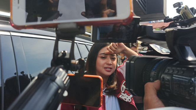 Intipseleb/Tiya Sukmawati