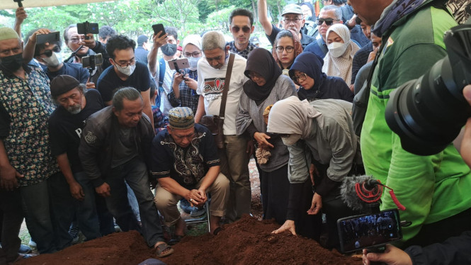 Intipseleb/Tiya Sukmawati