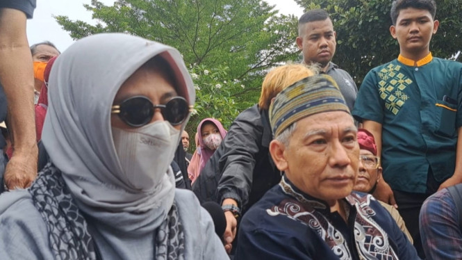 Intipseleb/Tiya Sukmawati