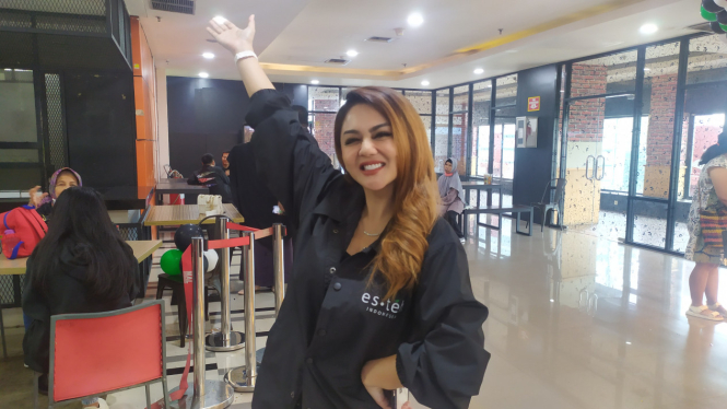 Jenita Janet Nikmati Berbisnis Bareng Suami