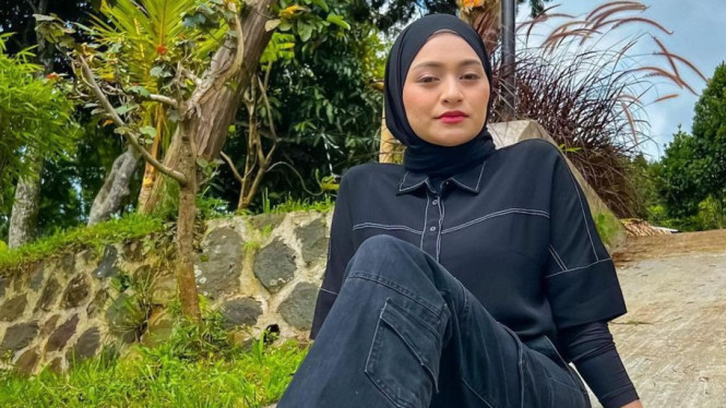 Instagram/nathalieholscher