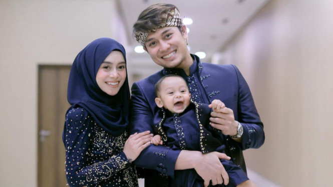 5 Artis Indonesia yang Melahirkan di Usia Muda, No.4 Jarang Tampil di