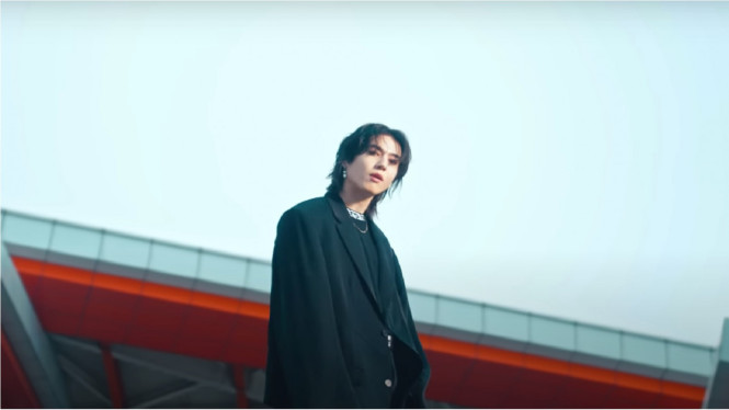 YouTube/AOMGOFFICIAL