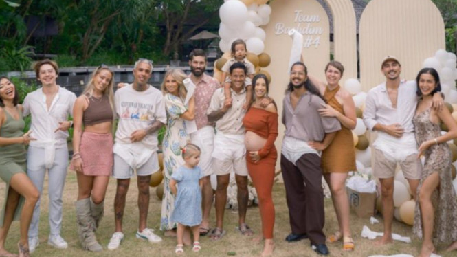 Instagram/@jenniferbachdim