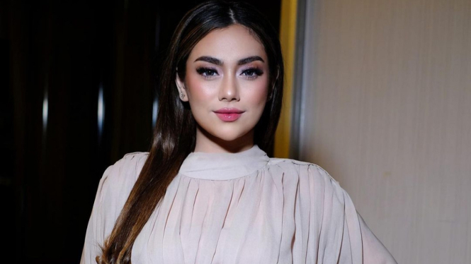 Celine Evangelista Mendadak Bahas Perbedaan Pelakor Dan Orang Ketiga ...