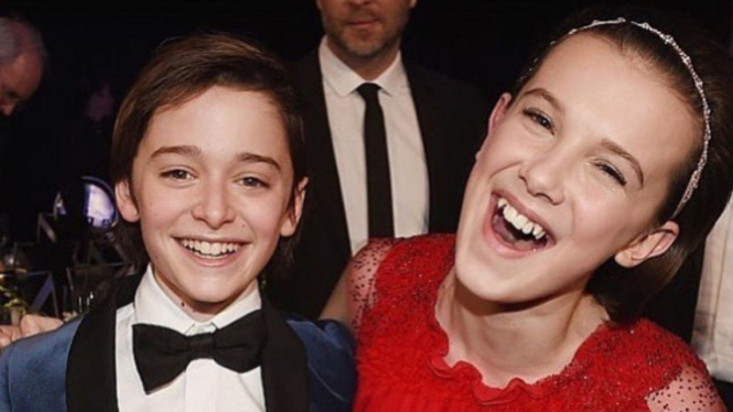 Noah Schnapp Ngaku Gay, Intip 7 Potret Kedekatannya dengan Millie Bobby