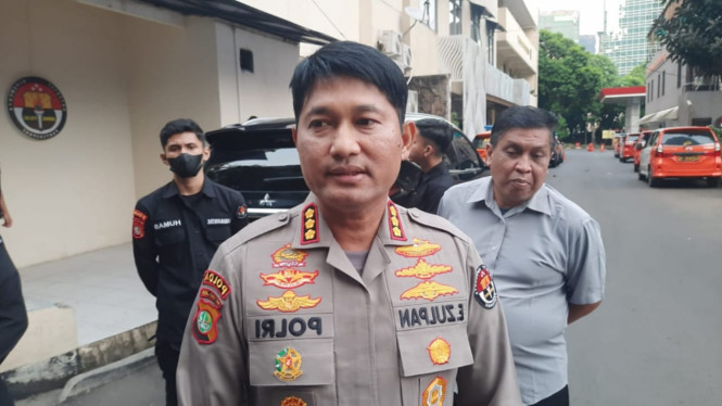 Intipseleb/Tiya Sukmawati