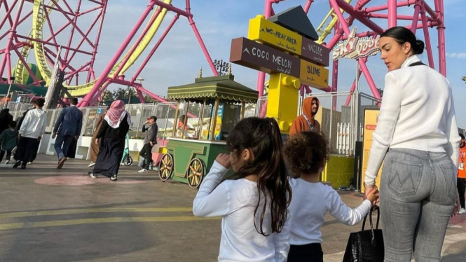 Instagram/georgiagio 