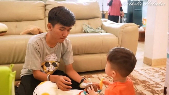 Youtube/Nathalie Holscher