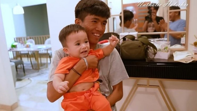 Youtube/Nathalie Holscher