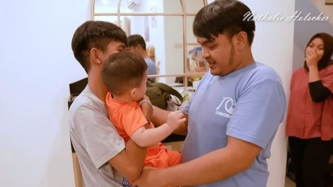 Youtube/Nathalie Holscher