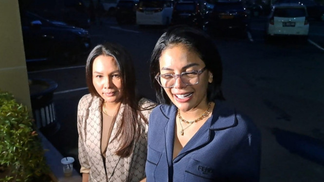 Intipseleb/Tiya Sukmawati