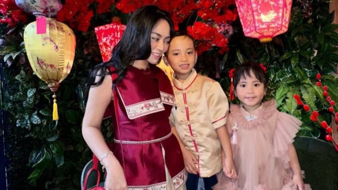 Instagram/@rachelvennya