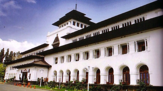 Instagram/ @gedungsate