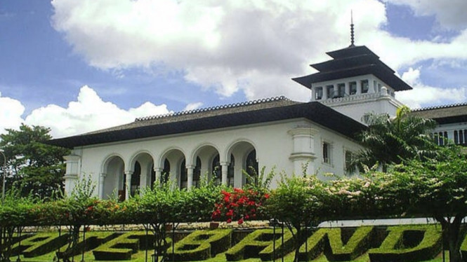 Instagram/ @gedungsate