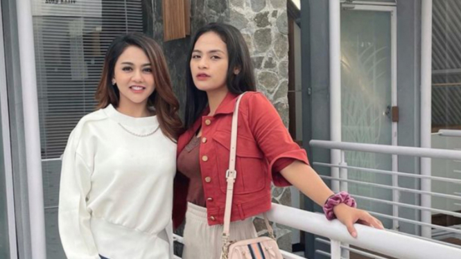 8 Potret Mempesona Imey Adik Jenita Janet yang Jarang Disorot, Cantik