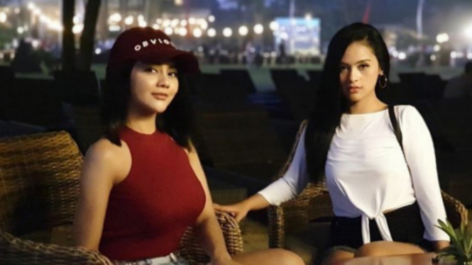 8 Potret Mempesona Imey Adik Jenita Janet yang Jarang Disorot, Cantik