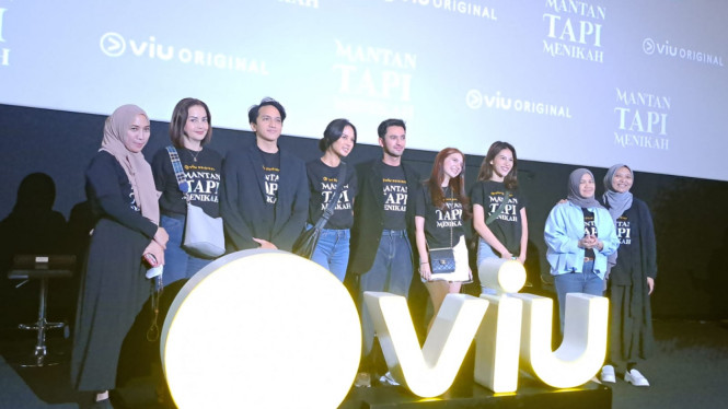 Intipseleb/Tiya Sukmawati