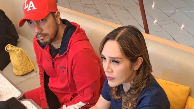 Intipseleb/Tiya Sukmawati