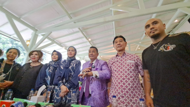 Intipseleb/Tiya Sukmawati