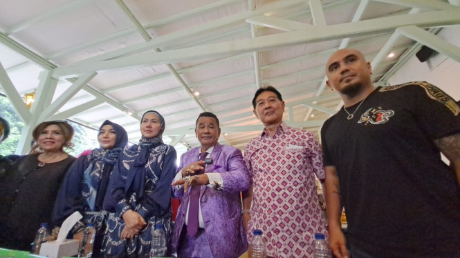 Intipseleb/Tiya Sukmawati