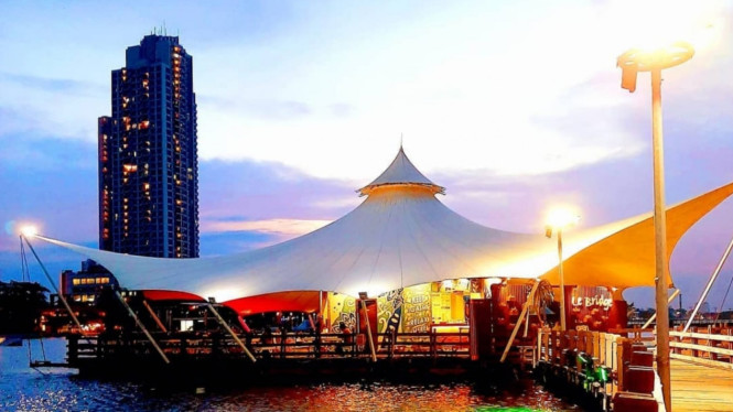 Instagram/lebridgerestaurant