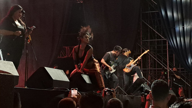 Intipseleb/Tiya Sukmawati