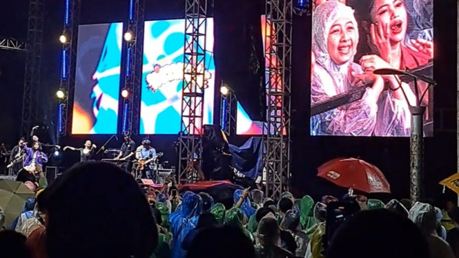 Intipseleb/Tiya Sukmawati