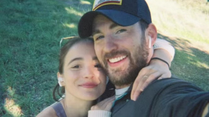 Chris Evans & Alba Baptista