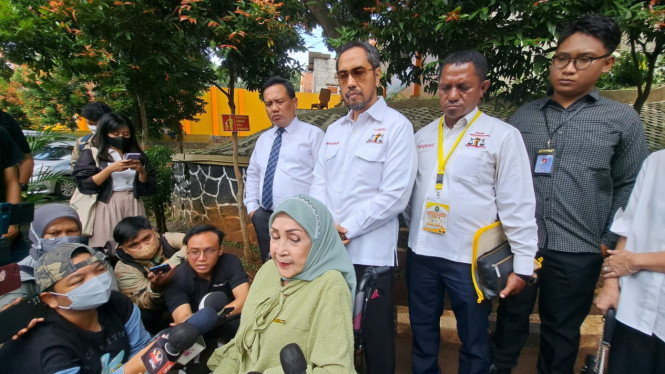 Intipseleb/Tiya Sukmawati