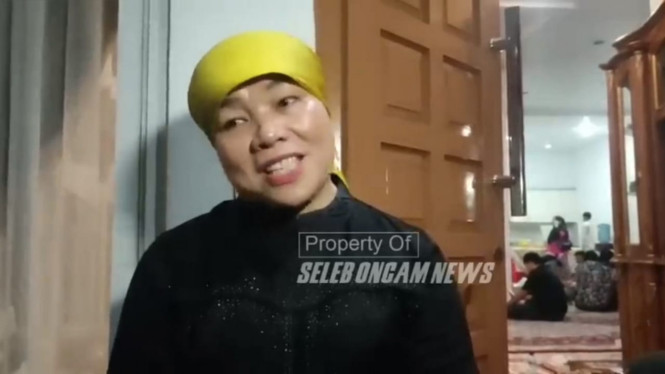 Youtube.com/seleb oncam news