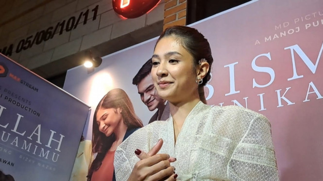 Intipseleb/Tiya Sukmawati