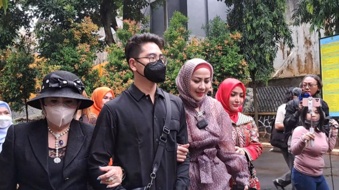 Intipseleb/Tiya Sukmawati