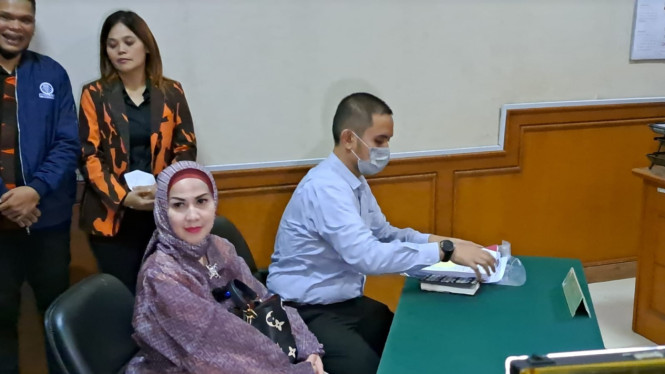 Intipseleb/Tiya Sukmawati