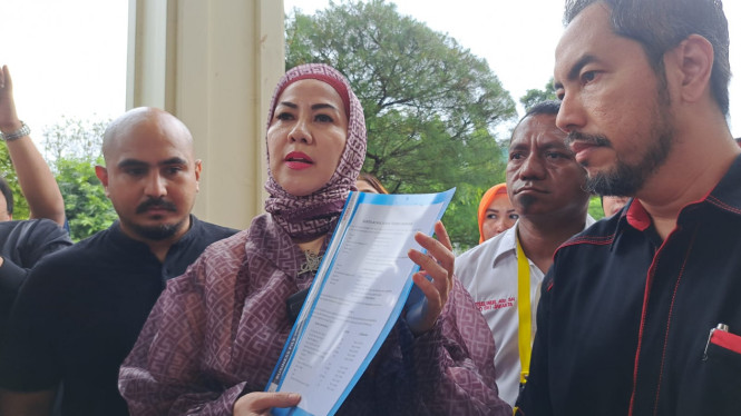 Intipseleb/Tiya Sukmawati