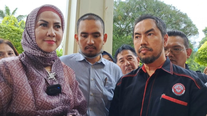 Intipseleb/Tiya Sukmawati