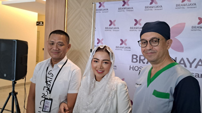 Intipseleb/Tiya Sukmawati