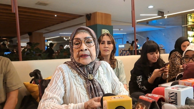 Intipseleb/Tiya Sukmawati