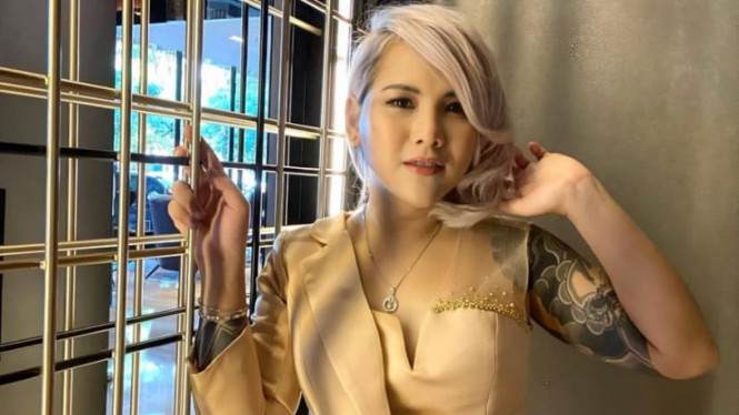 Instagram/evelynnadanajani