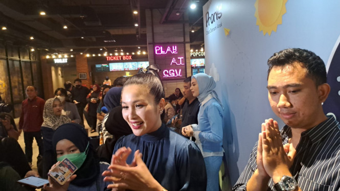 Intipseleb/Tiya Sukmawati