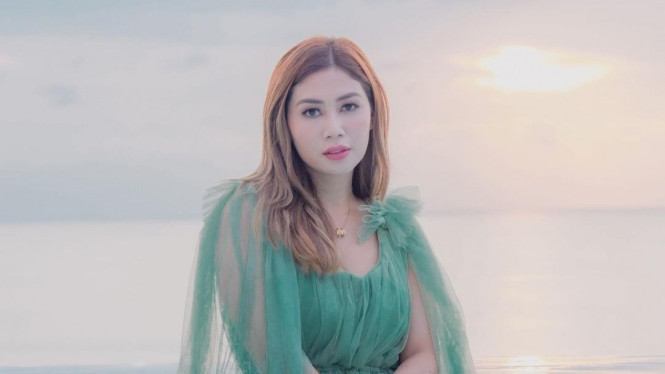 Instagram/deltahesti