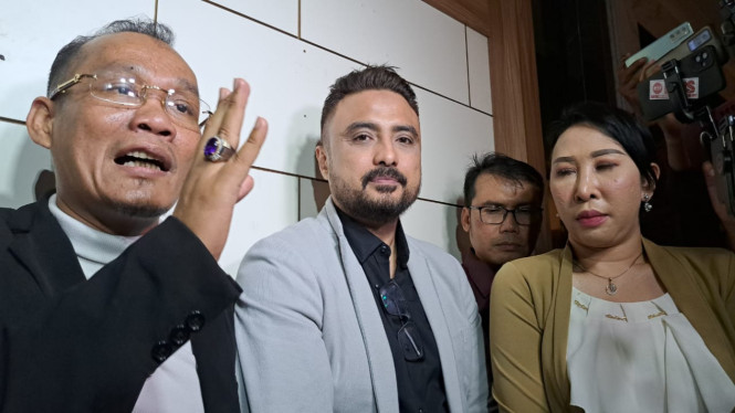 Intipseleb/Tiya Sukmawati